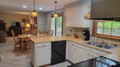 255 Baboosic Lake Rd, Merrimack, NH 03054 - photo 5