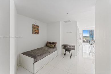 Paramount at Miami Worldcenter unit 1700, Miami, FL 33132 - photo 5