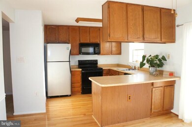 3322 Stone Heather Ct, Herndon, VA 20171 - photo 6