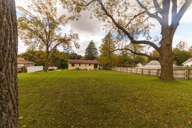 340 Bona Vista Dr NW, Grand Rapids, MI 49504 - photo 2