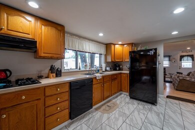 17 Kansas St, Worcester, MA 01610 - photo 5