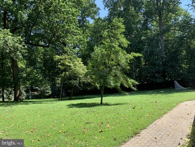 9004 Southwick St, Fairfax, VA 22031 - photo 2