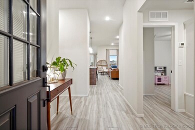 6802 S Hemlock Ave, Broken Arrow, OK 74011 - photo 2