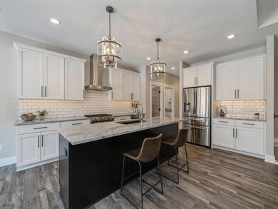 10009 Hidden Valley Dr, Johnston, IA 50131 - photo 4