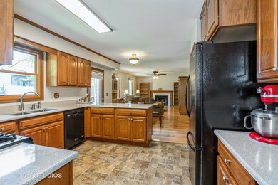 3430 Meadow Crest Cir, Gurnee, IL 60031 - photo 6