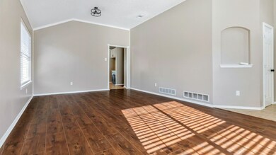 527 Alameda Ave, Duncanville, TX 75137 - photo 6