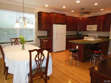 740 Ramblewood Dr, Easton, PA 18040 - photo 5