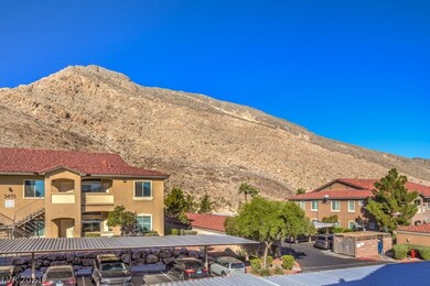 STUNNING MOUNTAIN VIEWS!