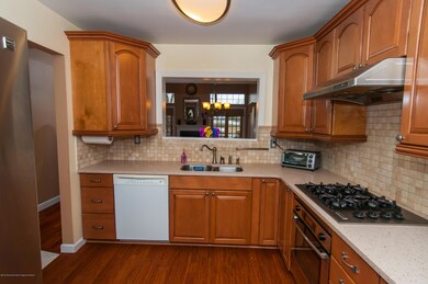 9 Glen Oaks Ct, Old Bridge, NJ 08857 - photo 7