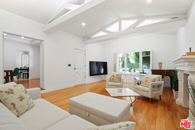 352 S Wetherly Dr, Beverly Hills, CA 90211 - photo 5