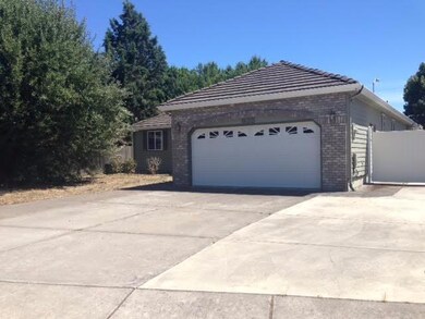 935 Amanda Way unit 5, Central Point, OR 97502 - photo 2