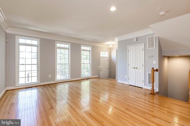 9994 Cyrandall Dr, Oakton, VA 22124 - photo 6