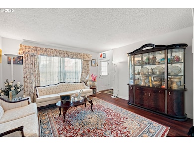 4235 SE Anderegg Loop, Portland, OR 97236 - photo 7