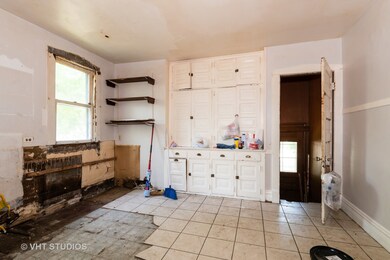 472 N Spring St, Elgin, IL 60120 - photo 3