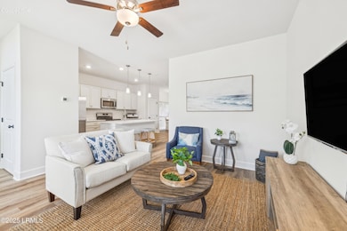 15SilverStreet-102FoxChase-IslandHouseMe