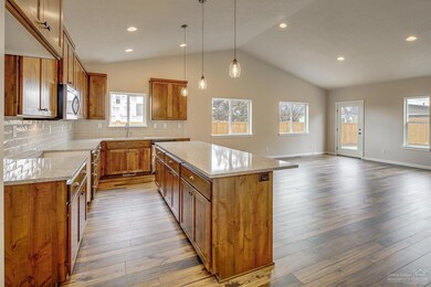 711 NW Rimrock Dr, Redmond, OR 97756 - photo 4