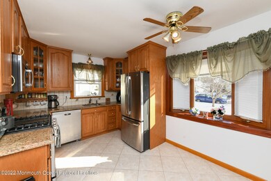 30 Long eat in kitchen