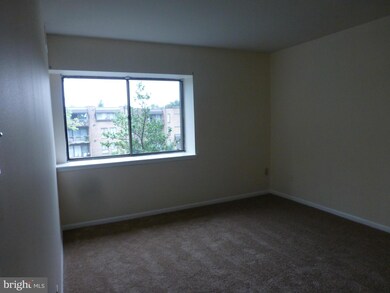11055 Camfield Ct unit 8C-201, Manassas, VA 20109 - photo 3