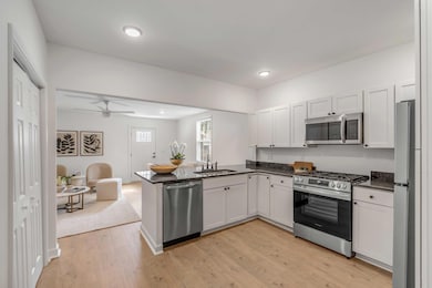 207 W Poplar