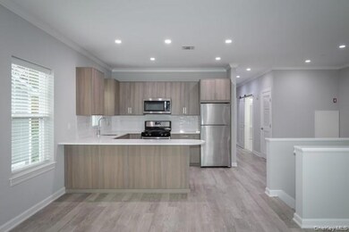 500 Sutton Ct unit 134, Deer Park, NY 11729 - photo 4