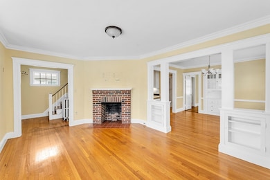 615 Lagrange St, West Roxbury, MA 02132 - photo 3