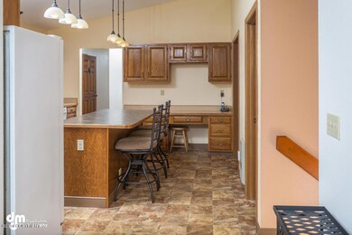 Kitchen w/ breakfast bar island