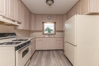 1310 W 36th St, Davenport, IA 52806 - photo 6