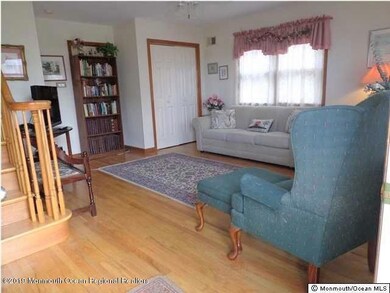 1st Fl Living Room w/ Queen Sleeper Sofa