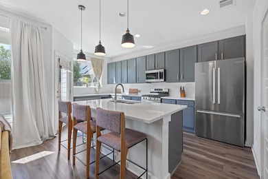 Kitchen with stainless steel appliances, backspla