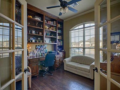Studio/Study/Office.