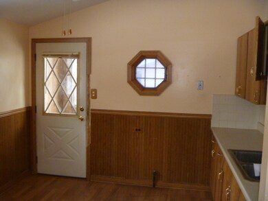 147 Sioux Ave, Carpentersville, IL 60110 - photo 4