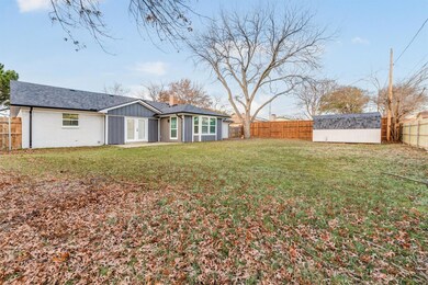 227 Carolyn Dr, Hurst, TX 76054 - photo 4