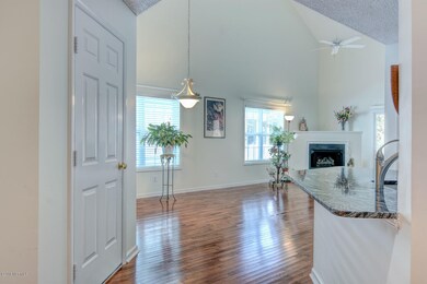 646 Sloop Pointe Ln Kure Beach-large-004
