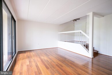 110 Roberts Ln unit 200, Alexandria, VA 22314 - photo 3