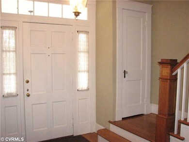 Foyer - COAT CLOSET