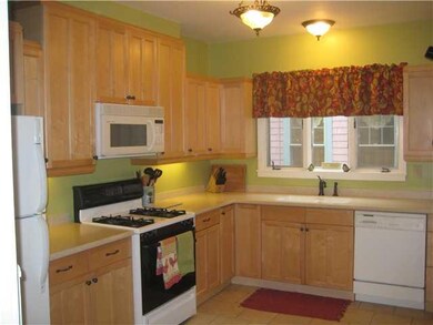 Kitchen SMASHING UPDATED KITCHEN WITH ALL APPLIANC