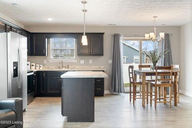 8013 Lucas Ln-19
