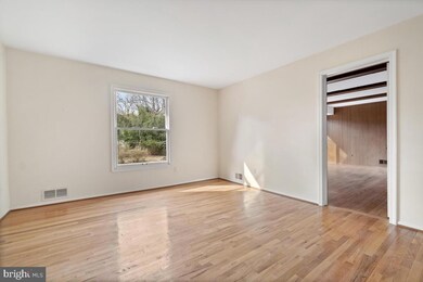 8810 Tallyho Trail, Potomac, MD 20854 - photo 4