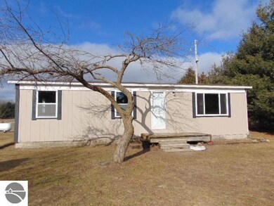 8829 E Pierce Rd, Ithaca, MI 48847 - photo 2