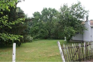 82 Sycamore St, Millbury, MA 01527 - photo 4