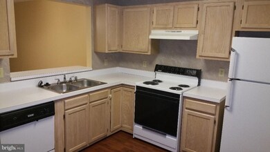 4133 Applegate Ct, Suitland, MD 20746 - photo 2