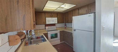 9467 Scott Dr, Seminole, FL 33777 - photo 7