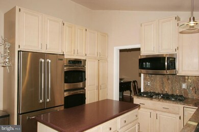 10060 Marshall Pond Rd, Burke, VA 22015 - photo 4