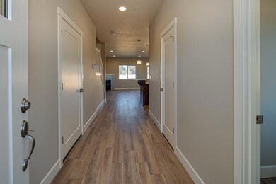 5026 SW Zenith Ave, Redmond, OR 97756 - photo 3