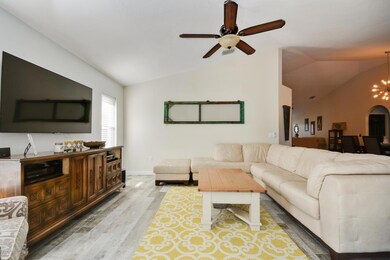 13_family_room