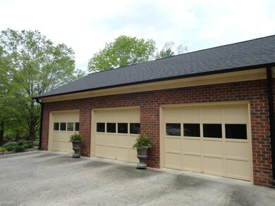 Three Car Garage!!