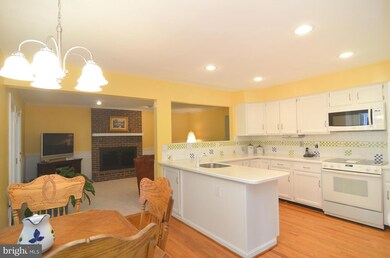 13158 Rounding Run Cir, Herndon, VA 20171 - photo 7