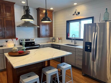 Quartz counter tops and stainless steel appliances