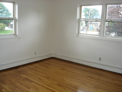 41 Warren St unit 2-2, Waltham, MA 02453 - photo 6