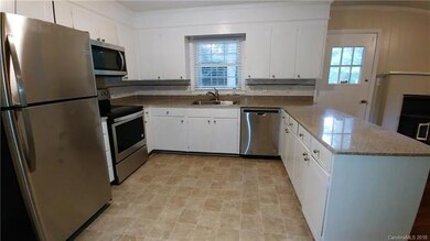 Tons of work space in this updated kitchen - new g